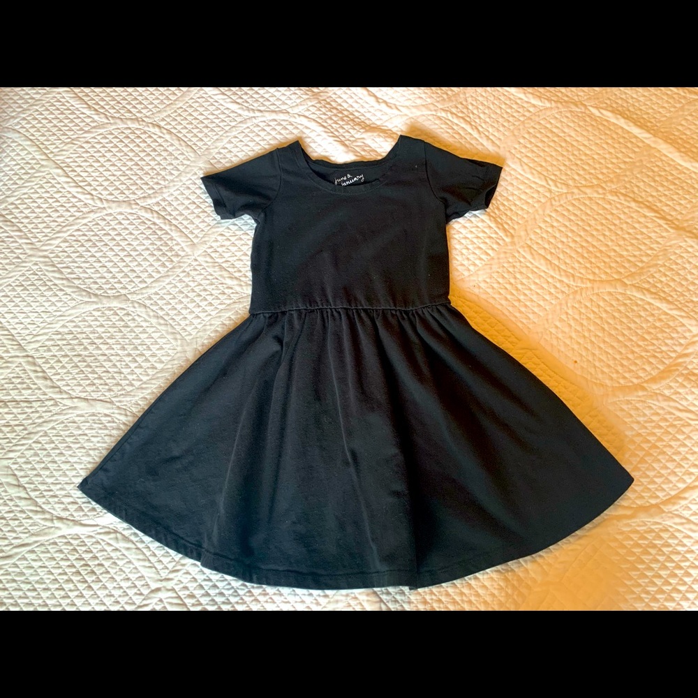 June & January Size 5/6 VGUC Black Swing Dress